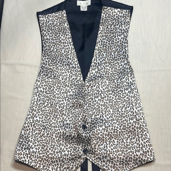 Leopard Print Vest with Black Lining - Picture 2 of 5